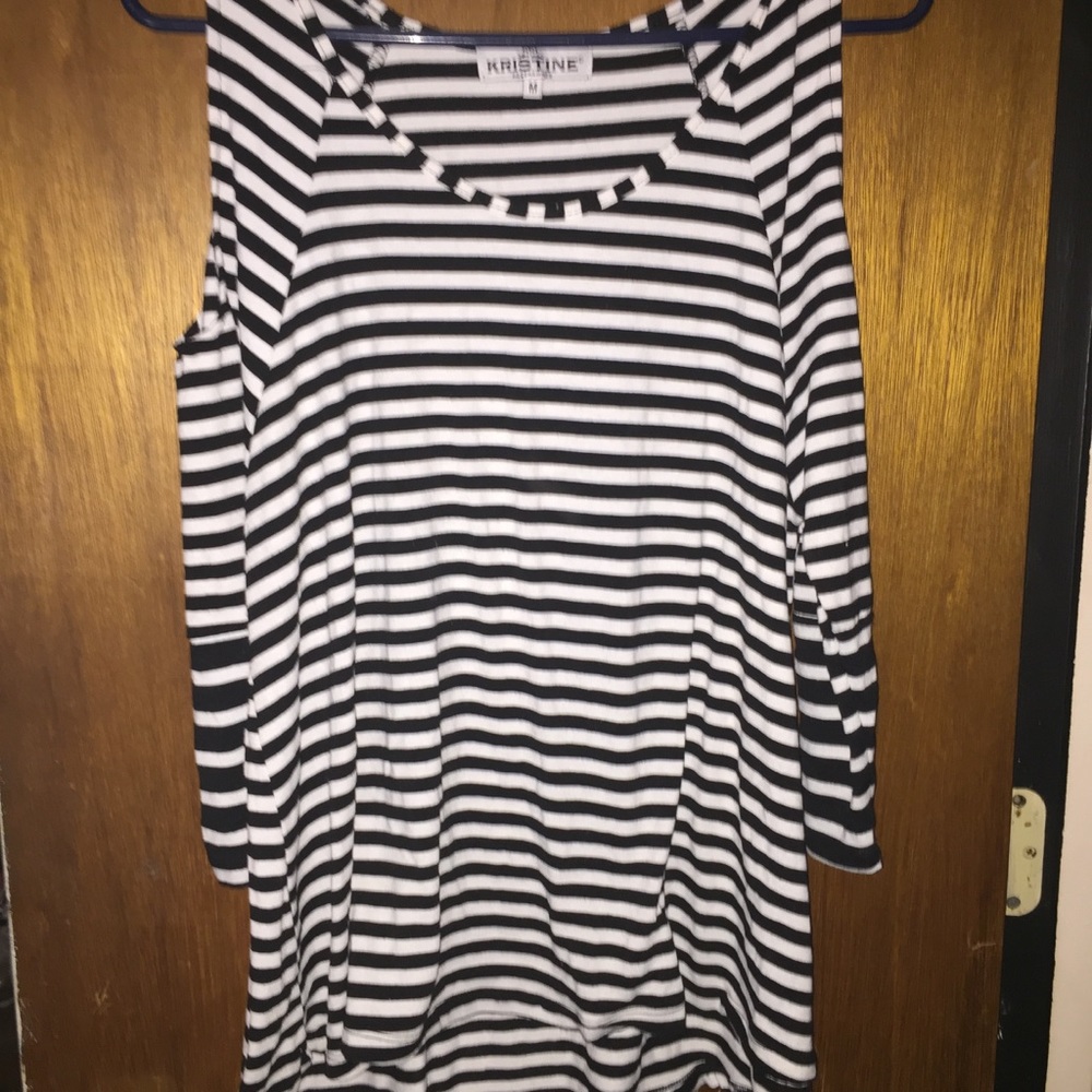 Cutout Shoulder Style Tunic